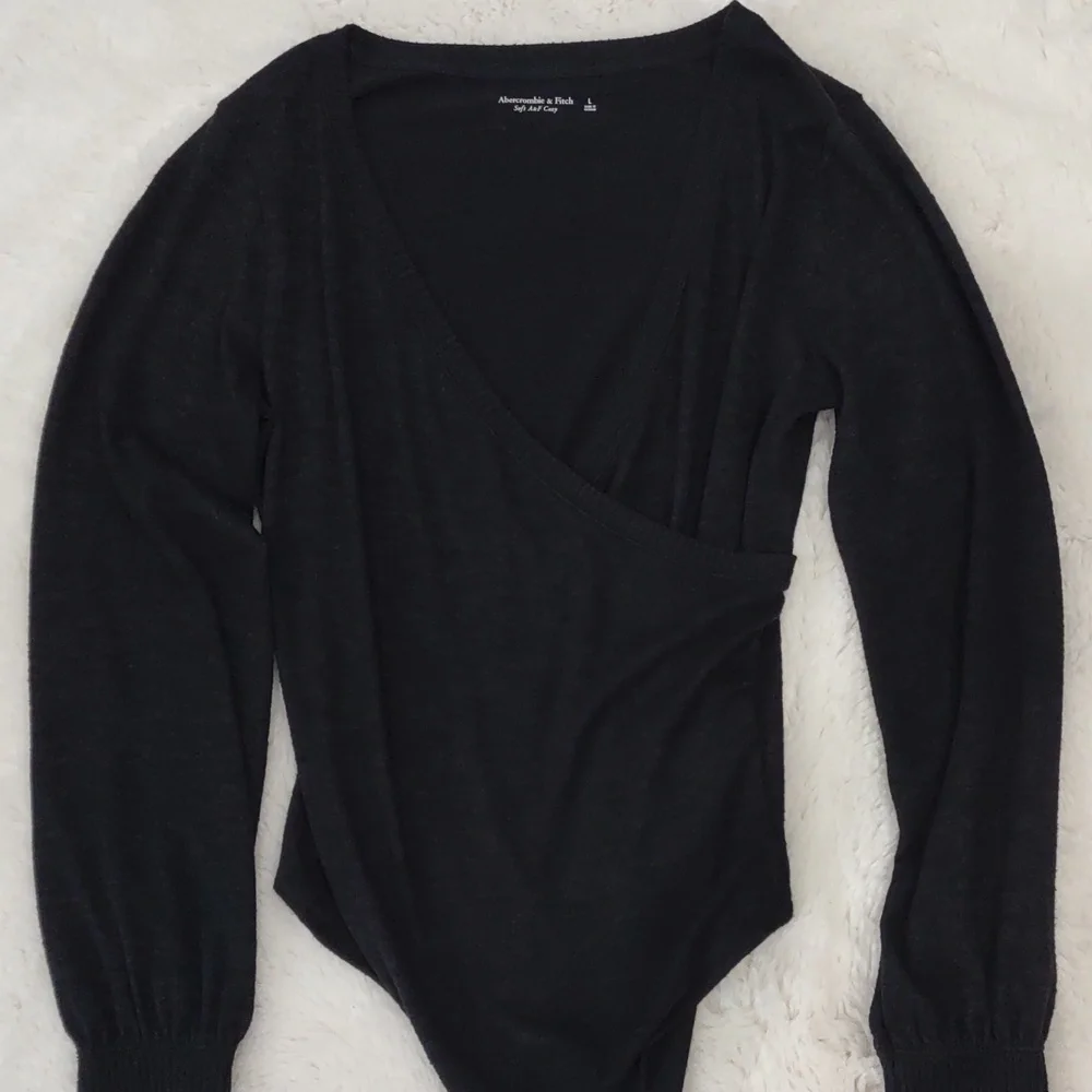 ABERCROMBIE & FITCH TOP. - Picture 10 of 11